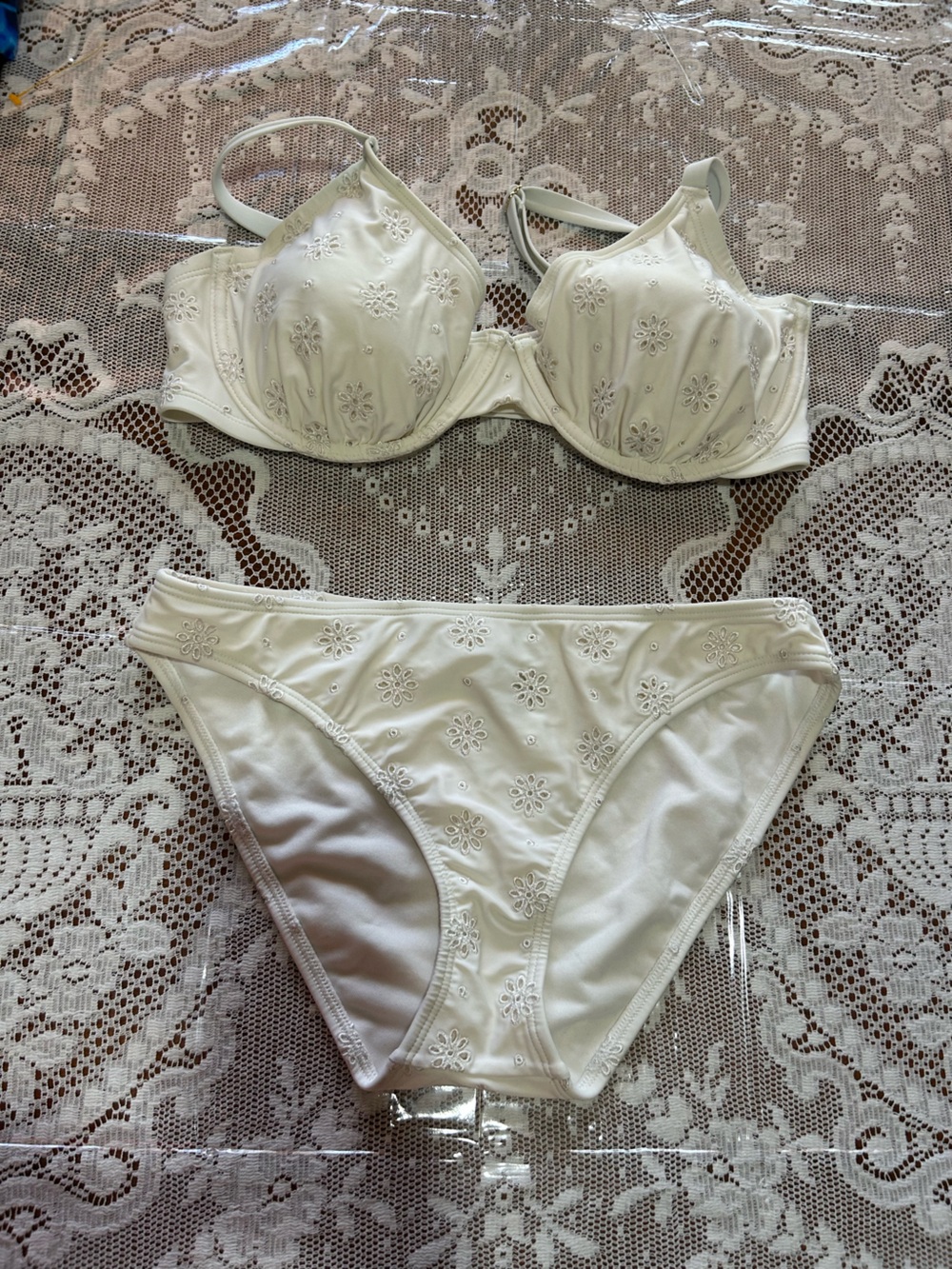 Shade & Shore White Embroidered Bikini Set small bottom 36DD Top